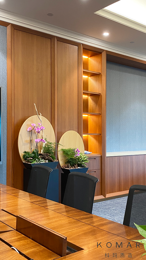 總裁辦公室_定制直紋胡桃木裝飾柜.png
